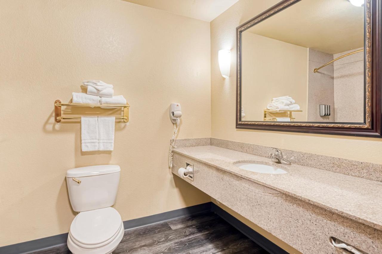 Oyo Townhouse Wichita Falls West Екстериор снимка