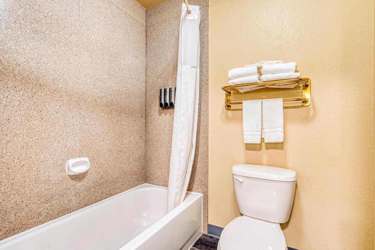 Oyo Townhouse Wichita Falls West Екстериор снимка
